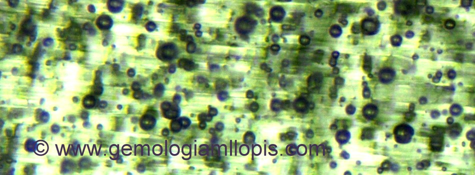 Burbujas en moldavita