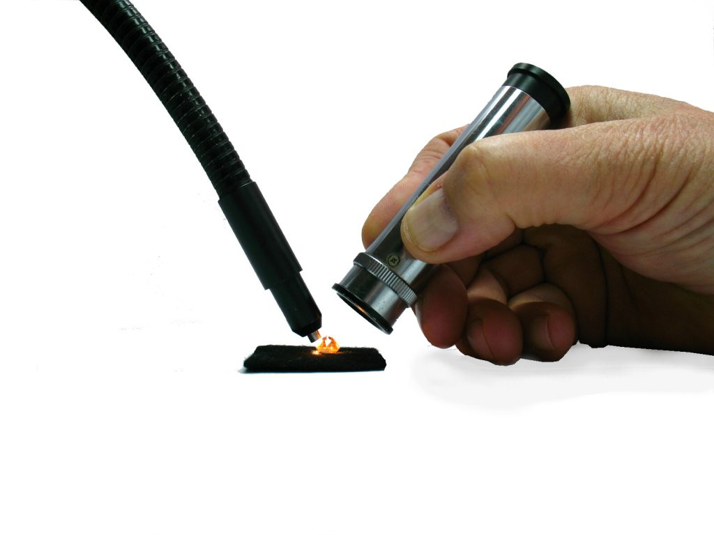 Como utilizar un espectroscopio gemológico de mano