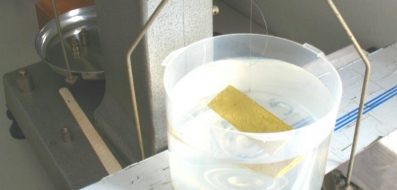 Averiguar la densidad del oro