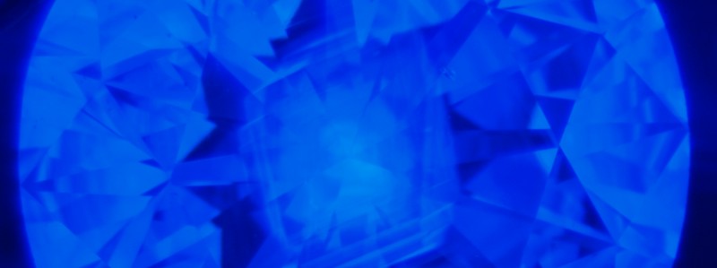 Fluorescencia en diamante