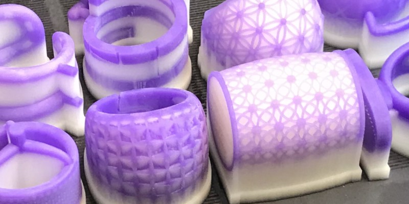 Piezas de joyeria impresas en 3D en resina