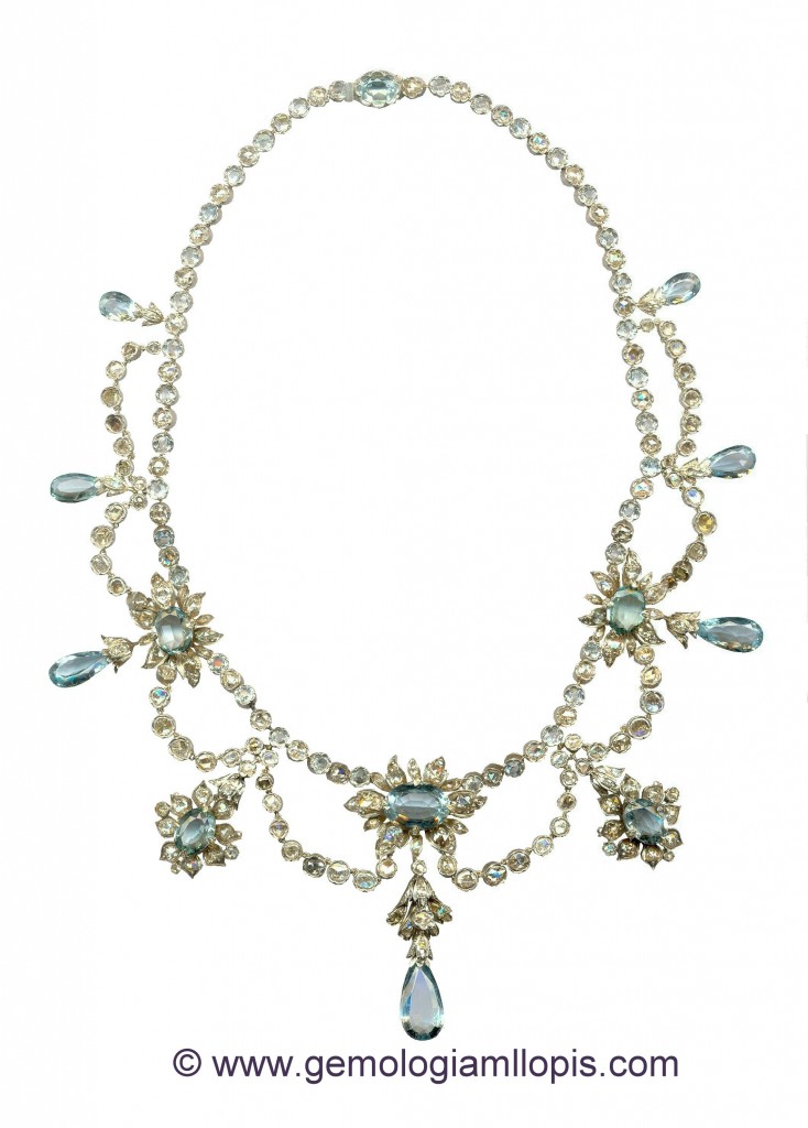 Collar isabelino de diseño floral  con aguamarinas y diamantes, restaurado.