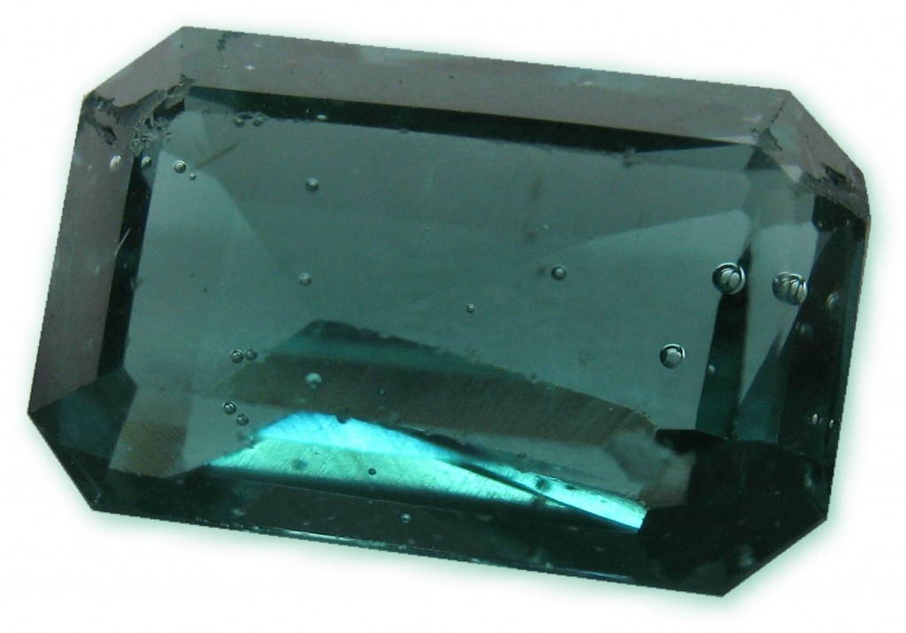 Moldavita con burbujas y aspecto siruposo