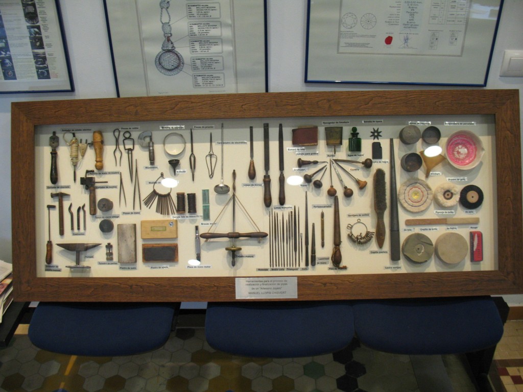 Mural de herramientas de joyero Manuel Llopis Chisvert