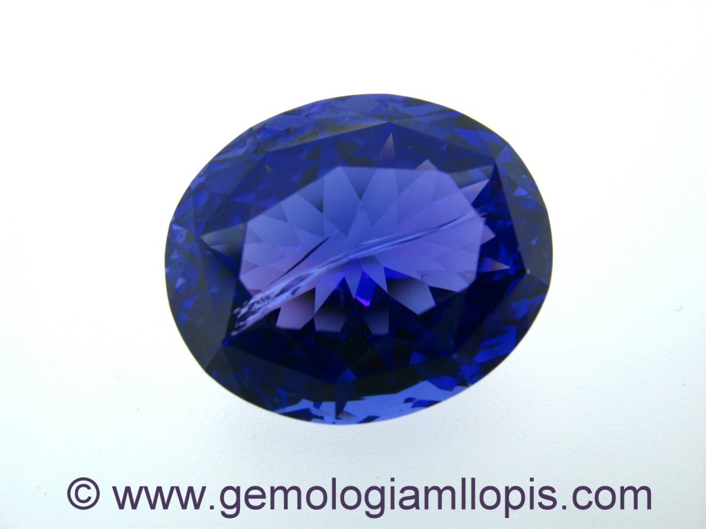 Tanzanita de talla oval de 18,35 ct.