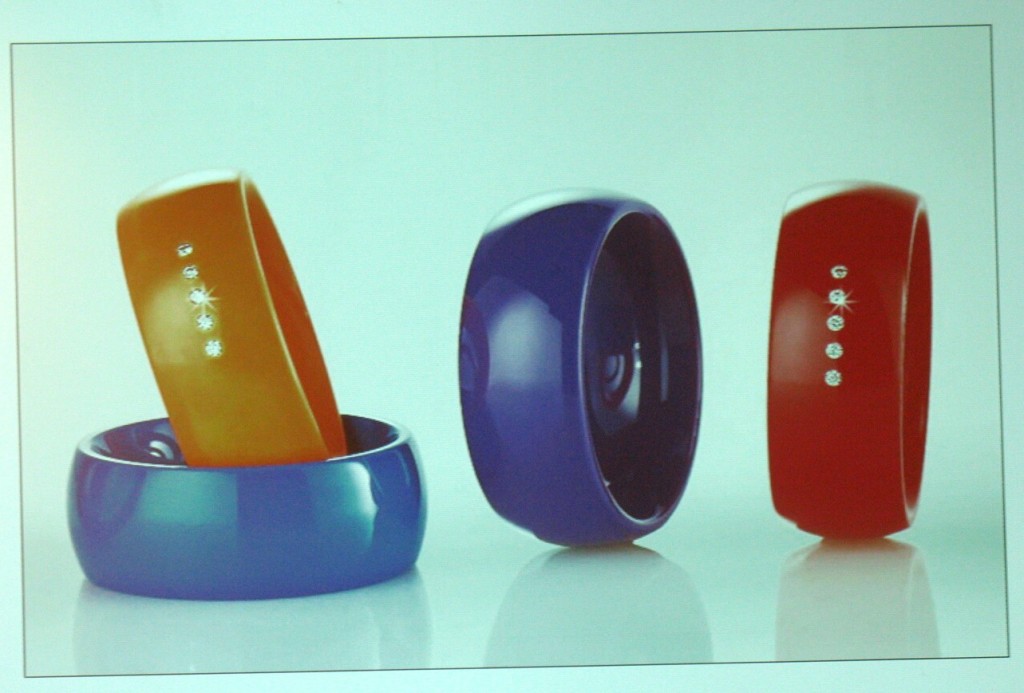 anillos de ceramica con diamantes