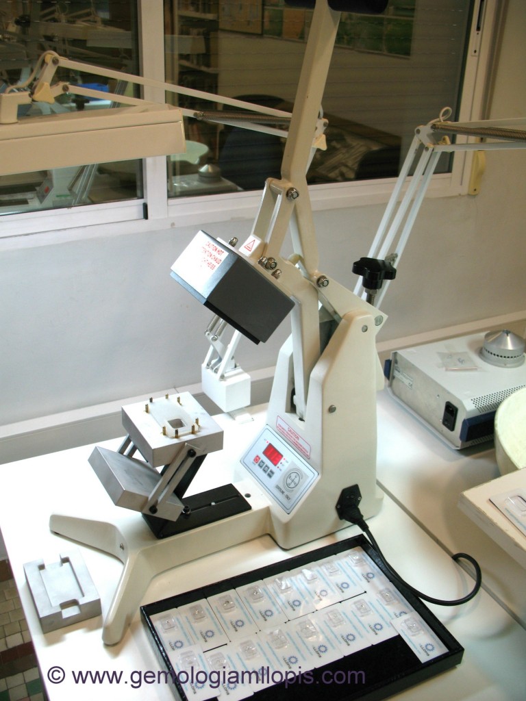 Máquina de sellar los blisters MLLOPIS.