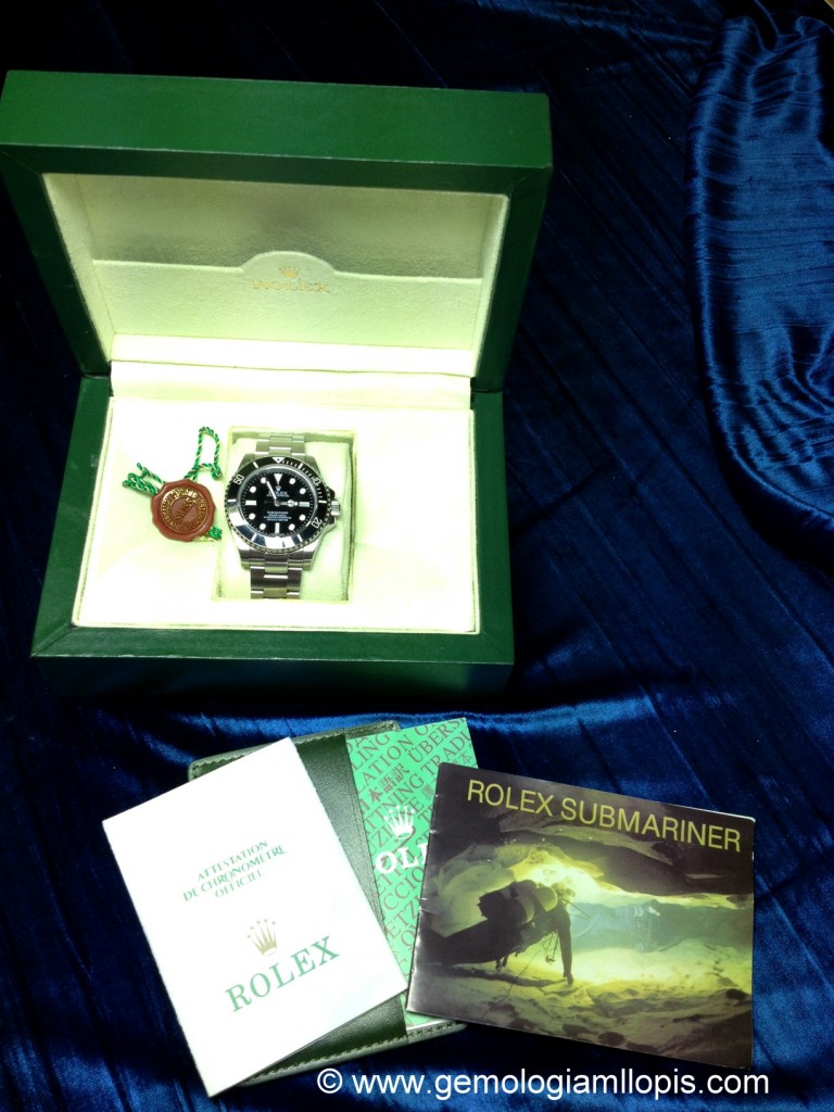 Estuche y garantía falsificado. 