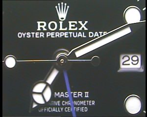 Detalle de la perfección de la serigrafía en una replica de esfera de Rolex.
