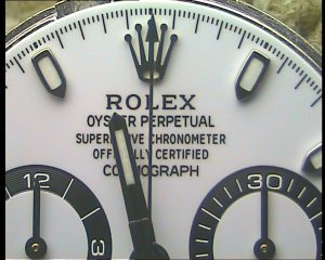 Serigrafía en la esfera de una réplica de Rolex Daytona